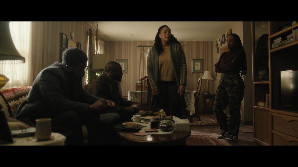 Nike Sneakers in Cross S01E04 “Masks” (2024) (Image 3)