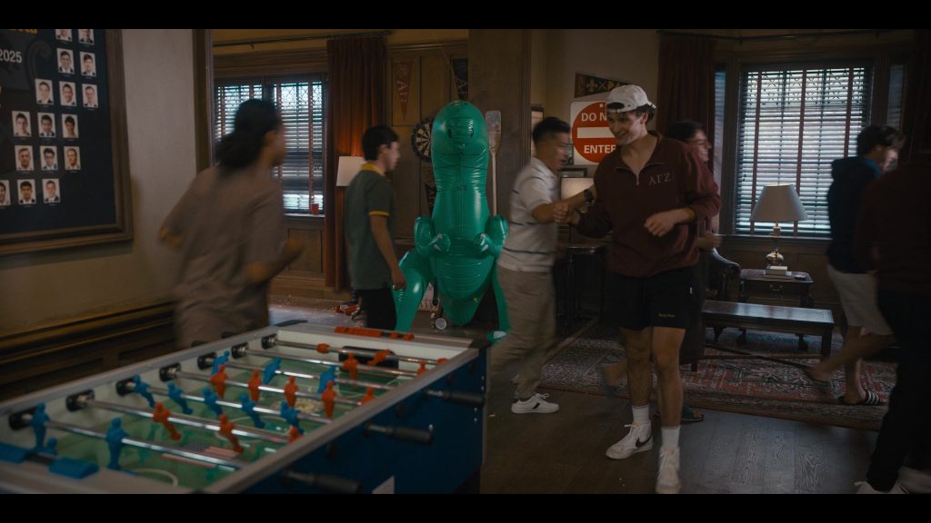 Nike Sneakers in Cruel Intentions S01E06 “Zeta” (2024) (Image 3)