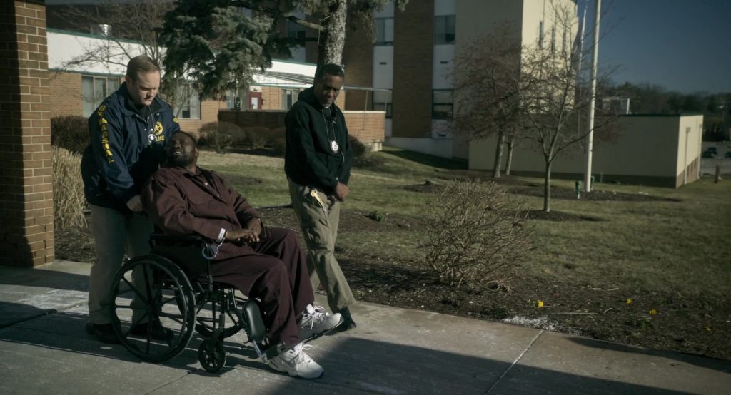 Nike Sneakers in Dope Thief S01E07 “Mussolini” (2025) (Image 1)