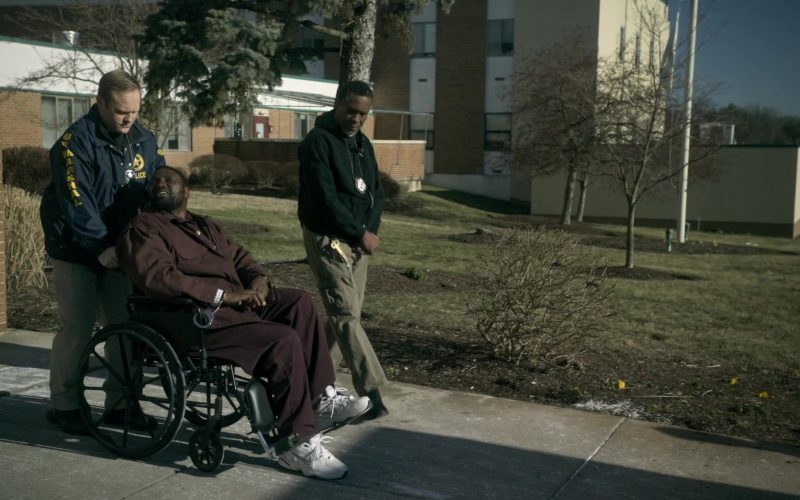 Nike Sneakers in Dope Thief S01E07 “Mussolini” (2025) (Image 1)
