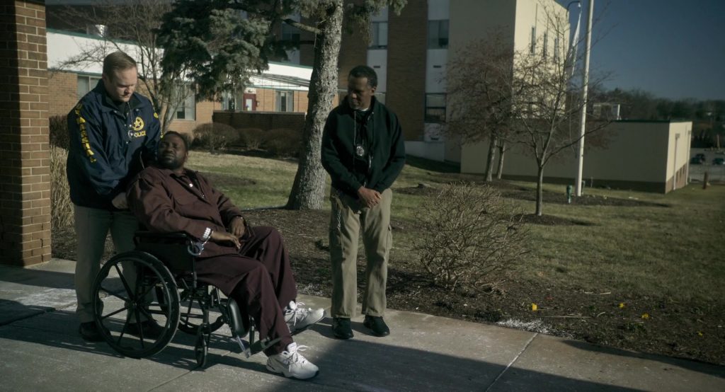 Nike Sneakers in Dope Thief S01E07 “Mussolini” (2025) (Image 2)