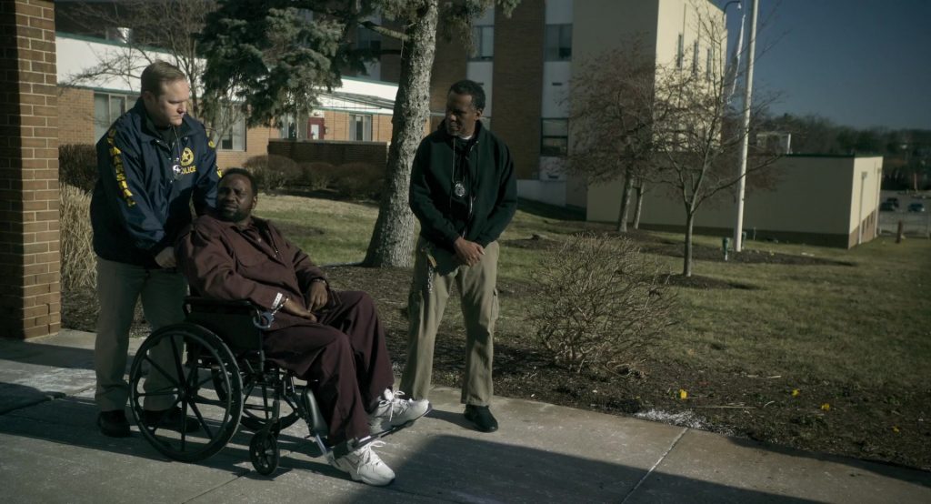 Nike Sneakers in Dope Thief S01E07 “Mussolini” (2025) (Image 3)