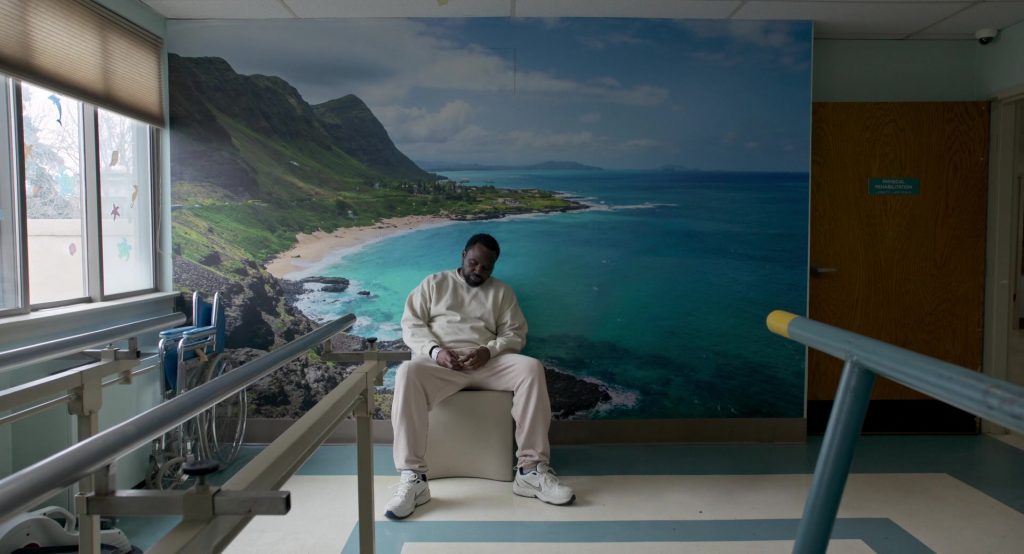 Nike Sneakers in Dope Thief S01E08 “Innocent People” (2025) (Image 13)