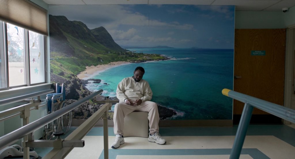 Nike Sneakers in Dope Thief S01E08 “Innocent People” (2025) (Image 14)