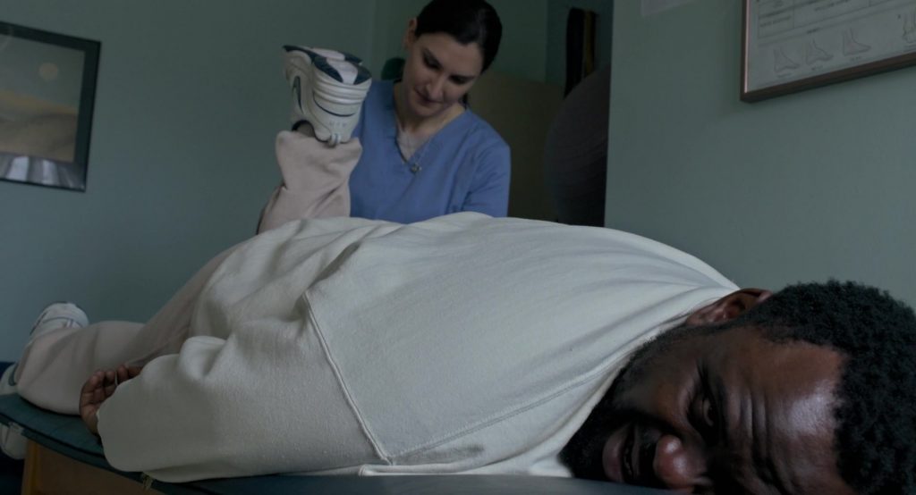Nike Sneakers in Dope Thief S01E08 “Innocent People” (2025) (Image 15)