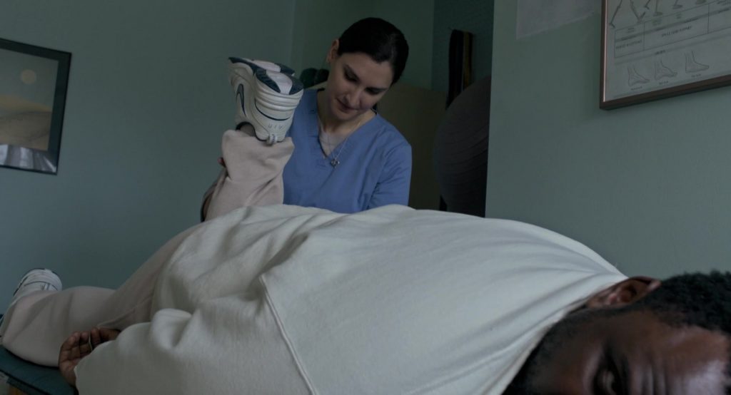 Nike Sneakers in Dope Thief S01E08 “Innocent People” (2025) (Image 16)