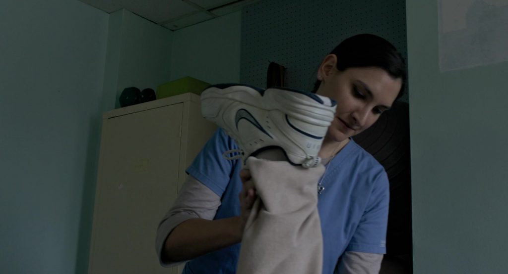 Nike Sneakers in Dope Thief S01E08 “Innocent People” (2025) (Image 27)