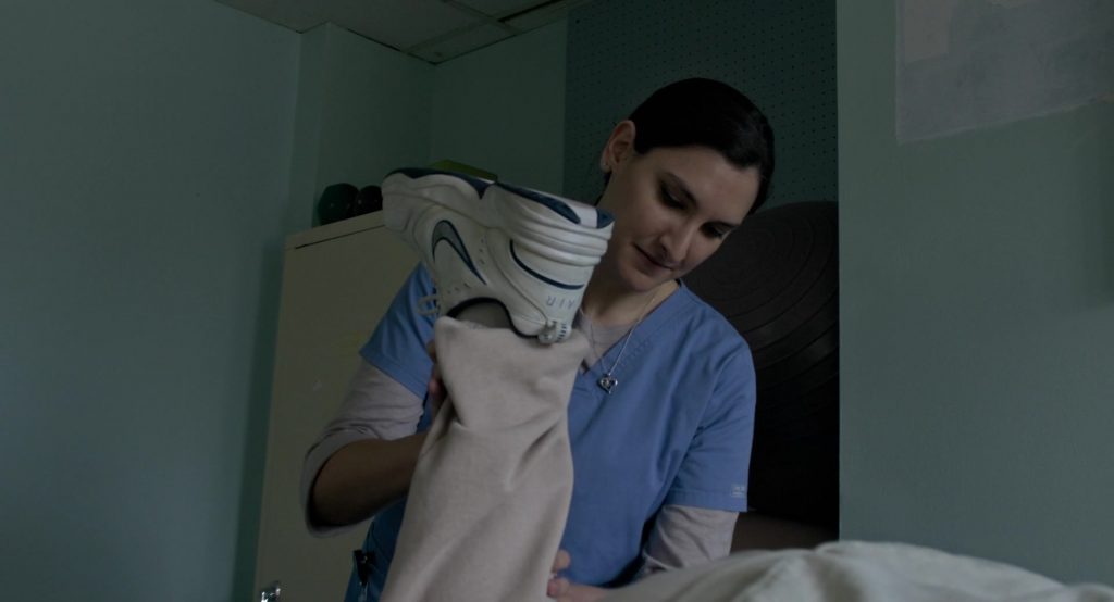 Nike Sneakers in Dope Thief S01E08 “Innocent People” (2025) (Image 28)