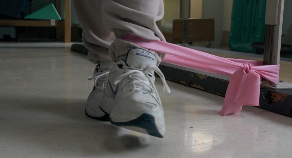 Nike Sneakers in Dope Thief S01E08 “Innocent People” (2025) (Image 6)