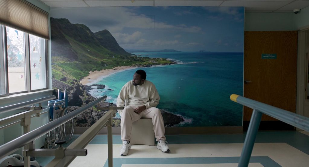 Nike Sneakers in Dope Thief S01E08 “Innocent People” (2025) (Image 8)