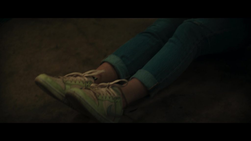 Nike Sneakers in Echo S01E03 “Tuklo” (2024) (Image 2)