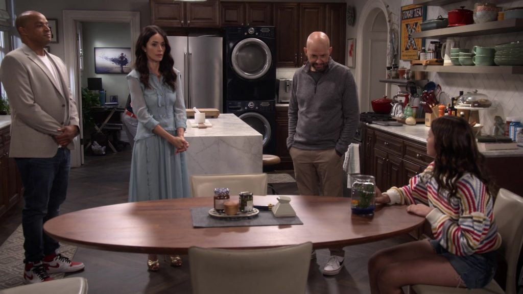 Nike Sneakers in Extended Family S01E01 “Pilot” (2023) (Image 6)