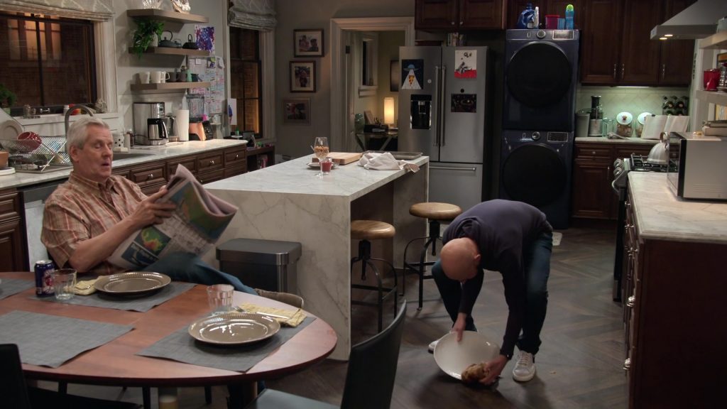 Nike Sneakers in Extended Family S01E03 “The Consequences of Gaming” (2024) (Image 8)
