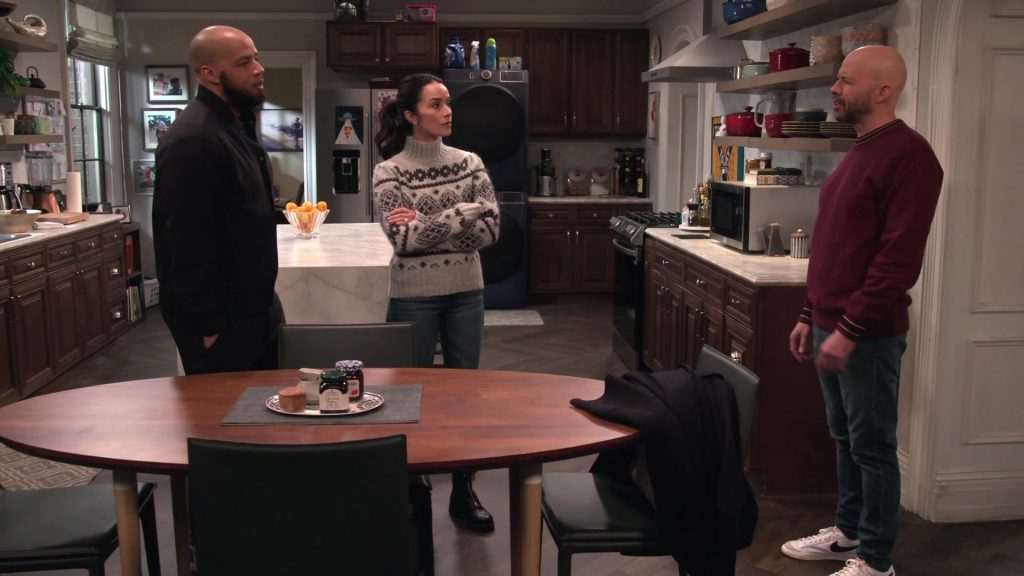 Nike Sneakers in Extended Family S01E08 “The Consequences of Loaning Your Dad Money” (2024) (Image 6)