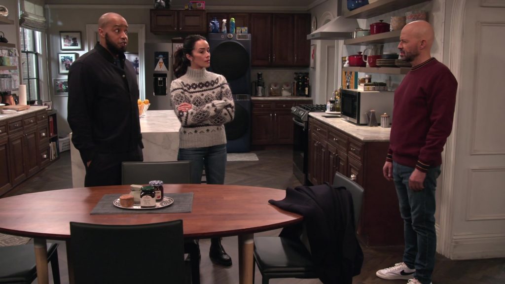Nike Sneakers in Extended Family S01E08 “The Consequences of Loaning Your Dad Money” (2024) (Image 7)