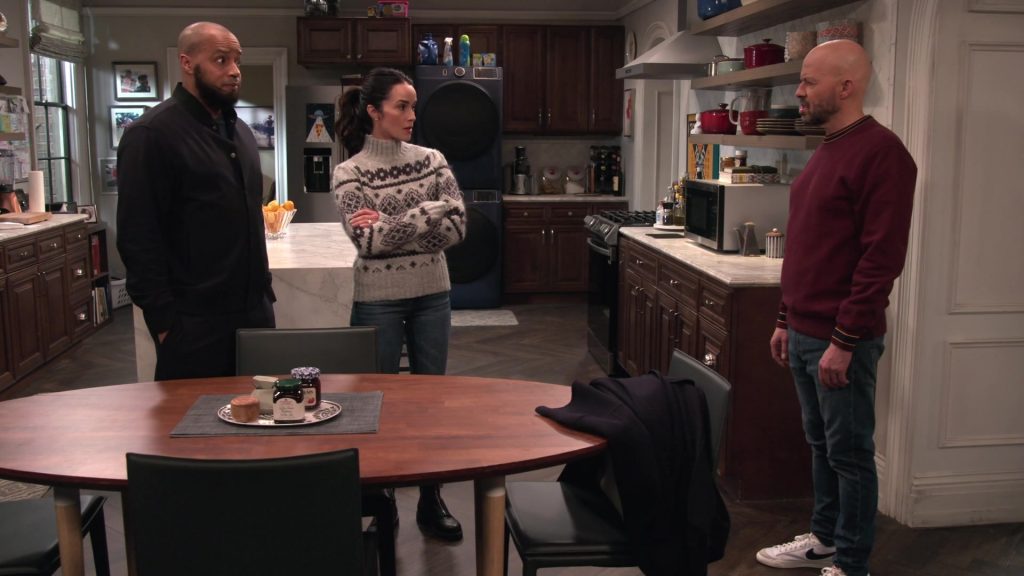 Nike Sneakers in Extended Family S01E08 “The Consequences of Loaning Your Dad Money” (2024) (Image 8)
