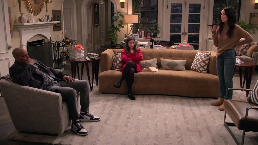 Nike Sneakers in Extended Family S01E10 “The Consequences of Familial Obligations” (2024) (Image 12)