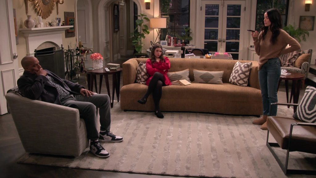 Nike Sneakers in Extended Family S01E10 “The Consequences of Familial Obligations” (2024) (Image 14)