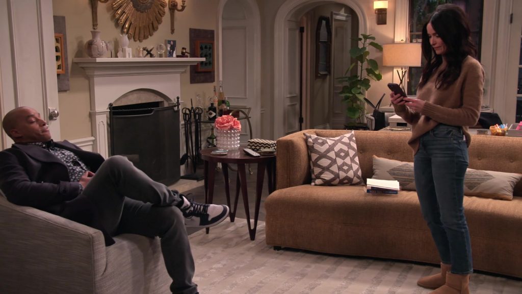 Nike Sneakers in Extended Family S01E10 “The Consequences of Familial Obligations” (2024) (Image 15)