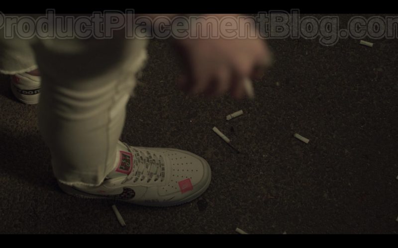 Nike Sneakers in Extracurricular S01E05 (2020) (Image 1)
