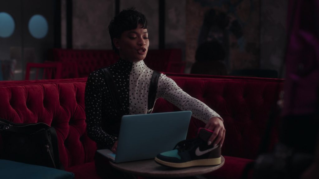 Nike Sneakers in First Wives Club S03E06 “Ask the Lonely” (2022) (Image 1)