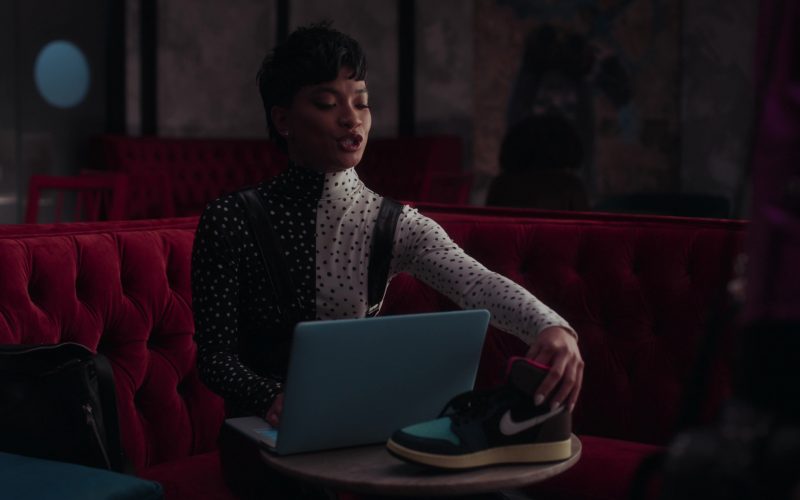 Nike Sneakers in First Wives Club S03E06 “Ask the Lonely” (2022) (Image 1)