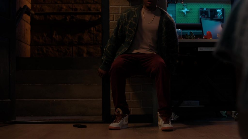 Nike Sneakers in Found S01E12 “Missing While Eccentric” (2024) (Image 2)