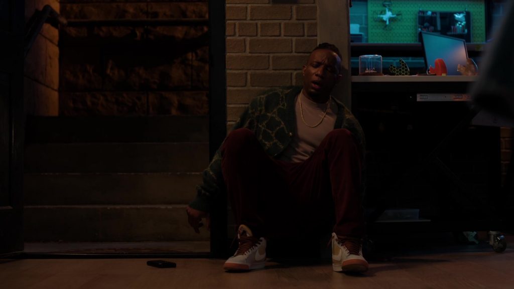 Nike Sneakers in Found S01E12 “Missing While Eccentric” (2024) (Image 4)