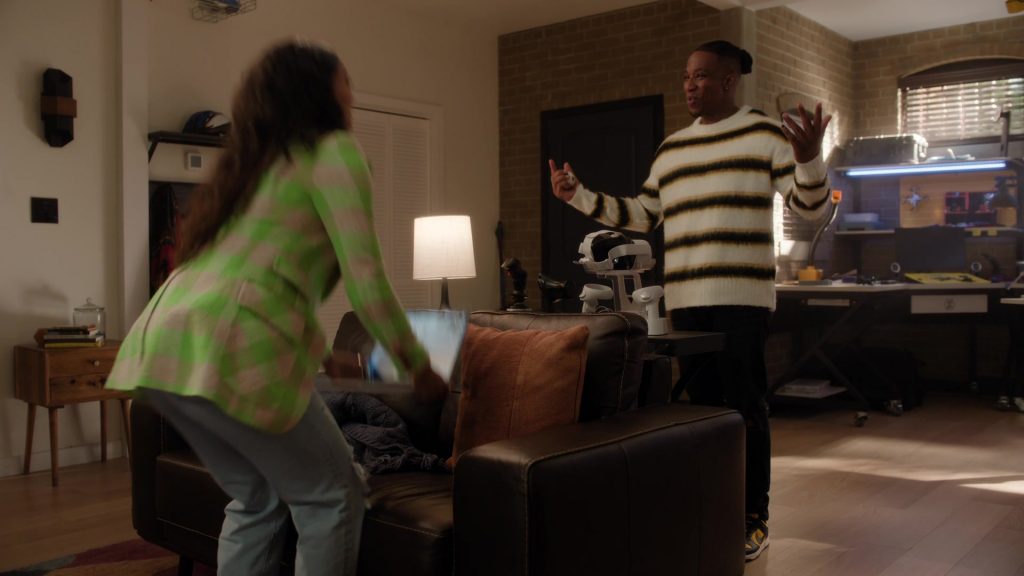 Nike Sneakers in Found S02E09 “Missing While Targeted” (2025) (Image 6)
