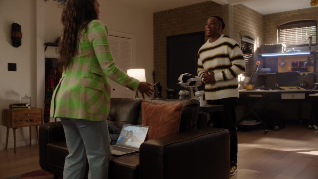 Nike Sneakers in Found S02E09 “Missing While Targeted” (2025) (Image 7)