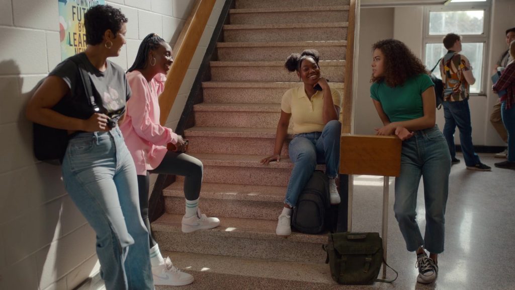 Nike Sneakers in Ginny and Georgia S03E04 “The Bitch Is Back” (2025) (Image 10)