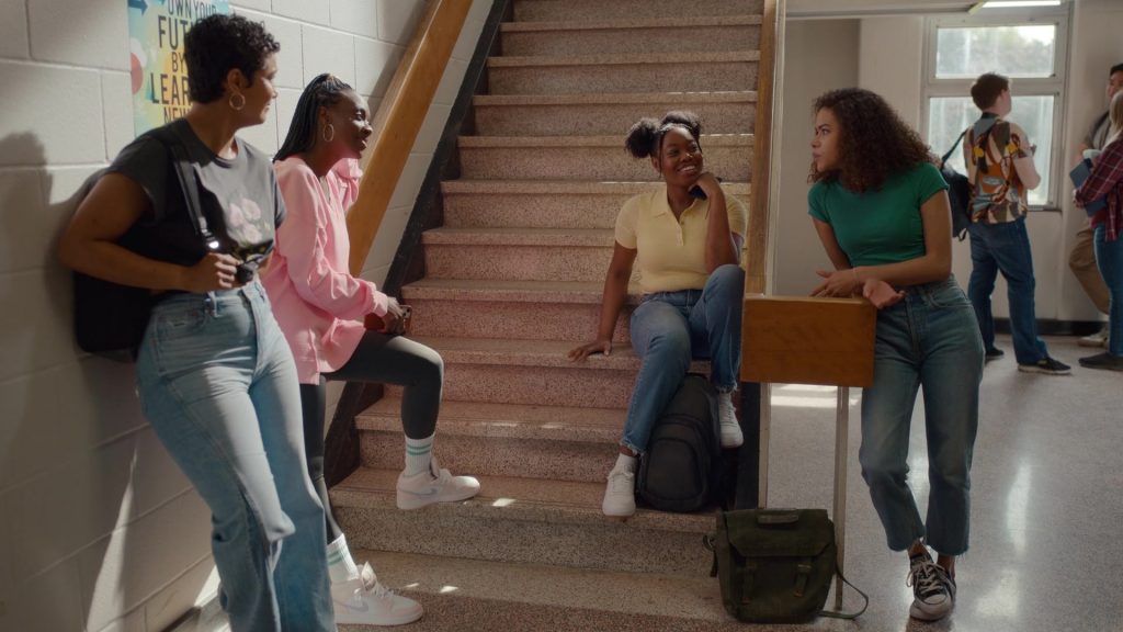 Nike Sneakers in Ginny and Georgia S03E04 “The Bitch Is Back” (2025) (Image 11)