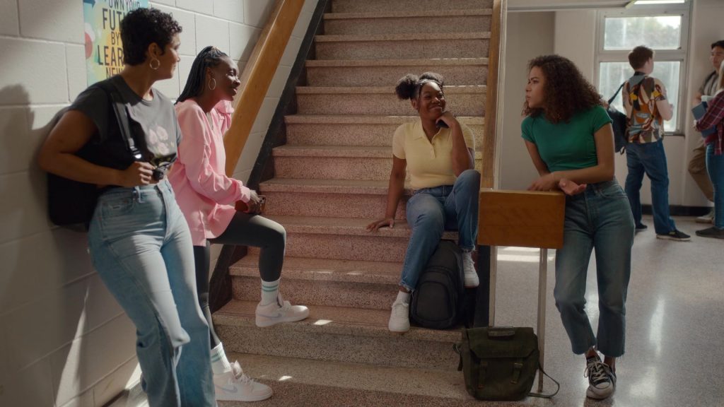 Nike Sneakers in Ginny and Georgia S03E04 “The Bitch Is Back” (2025) (Image 12)