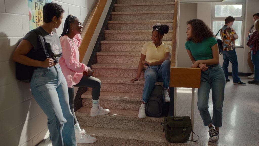 Nike Sneakers in Ginny and Georgia S03E04 “The Bitch Is Back” (2025) (Image 14)