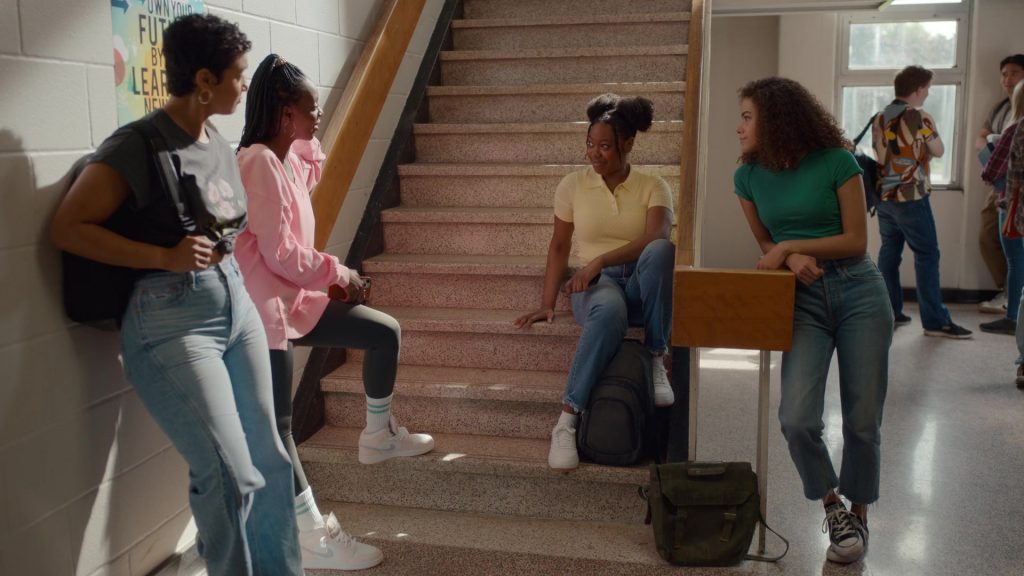 Nike Sneakers in Ginny and Georgia S03E04 “The Bitch Is Back” (2025) (Image 15)