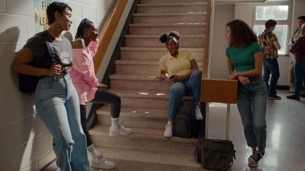 Nike Sneakers in Ginny and Georgia S03E04 “The Bitch Is Back” (2025) (Image 16)