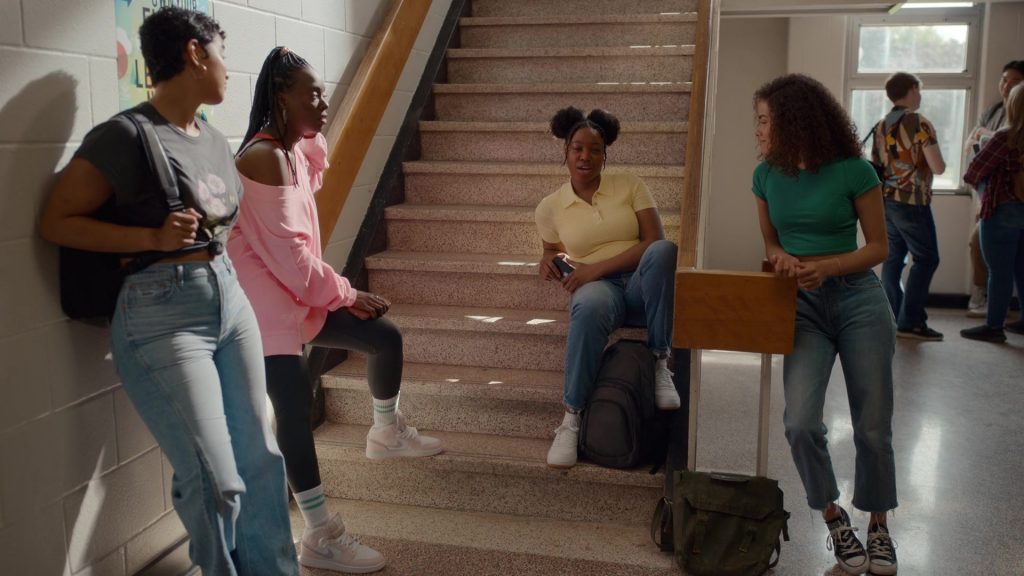 Nike Sneakers in Ginny and Georgia S03E04 “The Bitch Is Back” (2025) (Image 6)