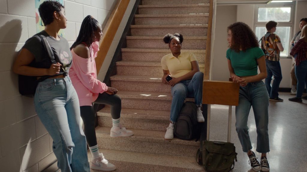 Nike Sneakers in Ginny and Georgia S03E04 “The Bitch Is Back” (2025) (Image 9)