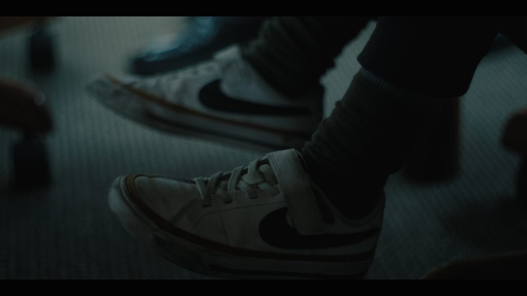 Nike Sneakers in Good American Family S01E05 “Too Hurty Without It” (2025) (Image 2)
