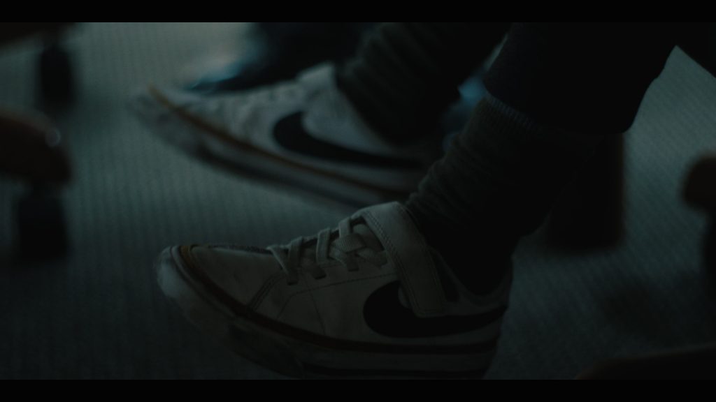 Nike Sneakers in Good American Family S01E05 “Too Hurty Without It” (2025) (Image 3)