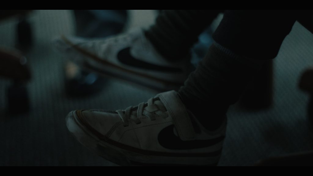 Nike Sneakers in Good American Family S01E05 “Too Hurty Without It” (2025) (Image 4)