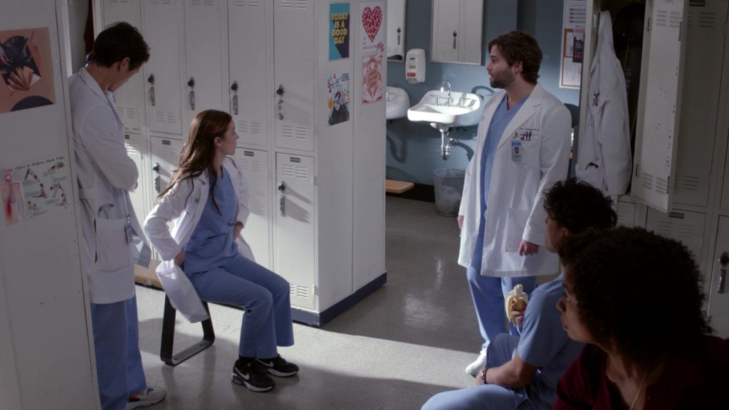 Nike Sneakers in Grey's Anatomy S19E07 “I'll Follow the Sun” (2023) (Image 1)