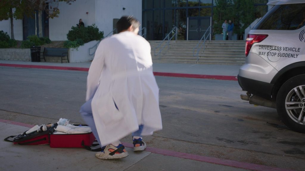 Nike Sneakers in Grey's Anatomy S20E01 “We've Only Just Begun” (2024) (Image 2)