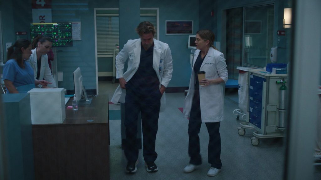 Nike Sneakers in Grey's Anatomy S20E01 “We've Only Just Begun” (2024) (Image 5)