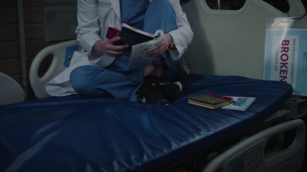 Nike Sneakers in Grey's Anatomy S20E08 “Blood, Sweat and Tears” (2024) (Image 1)