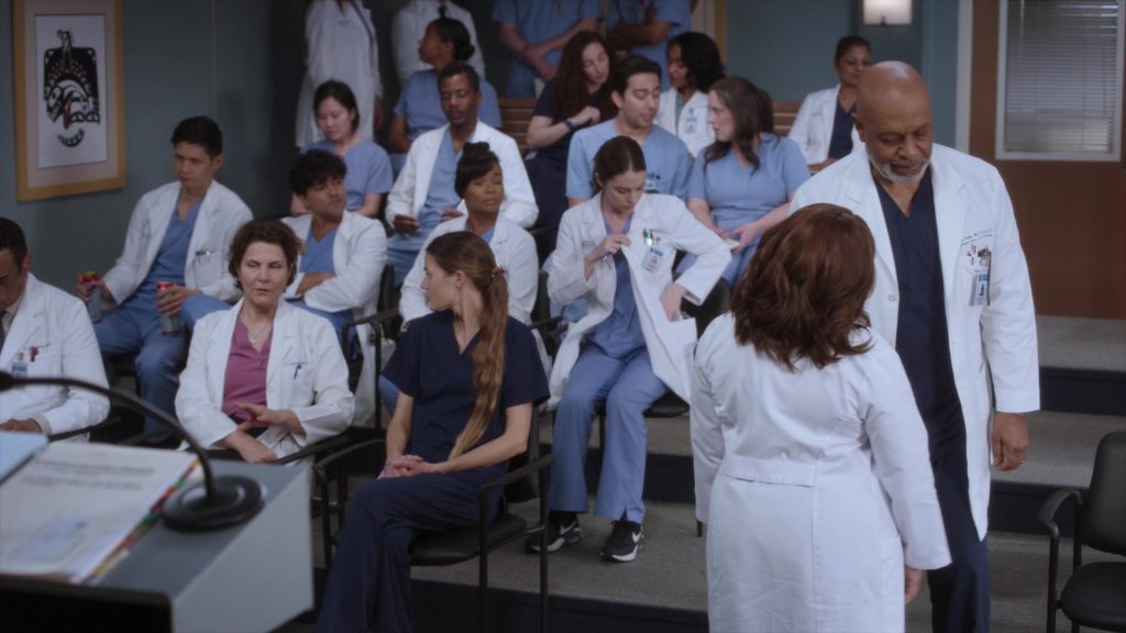 Nike Sneakers in Greys Anatomy S21E14 “Love in the Ice Age” (2025) (Image 1)