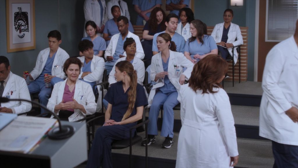 Nike Sneakers in Greys Anatomy S21E14 “Love in the Ice Age” (2025) (Image 2)