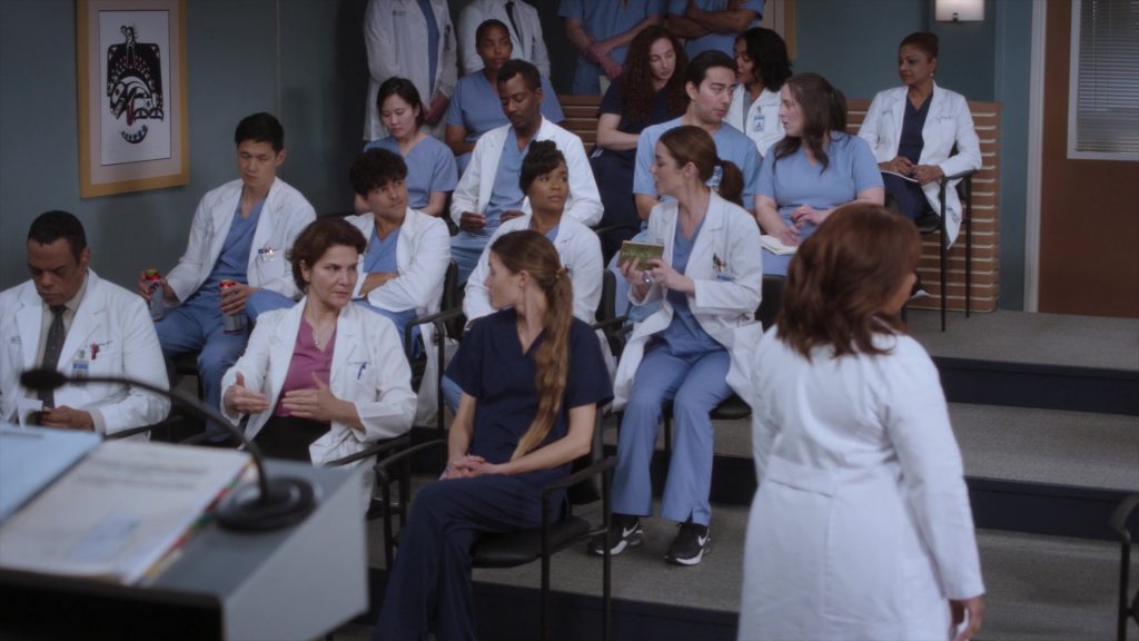 Nike Sneakers in Greys Anatomy S21E14 “Love in the Ice Age” (2025) (Image 3)