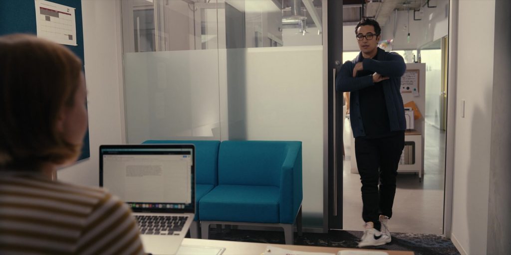 Nike Sneakers in Hacks S03E01 “Just For Laughs” (2024) (Image 2)