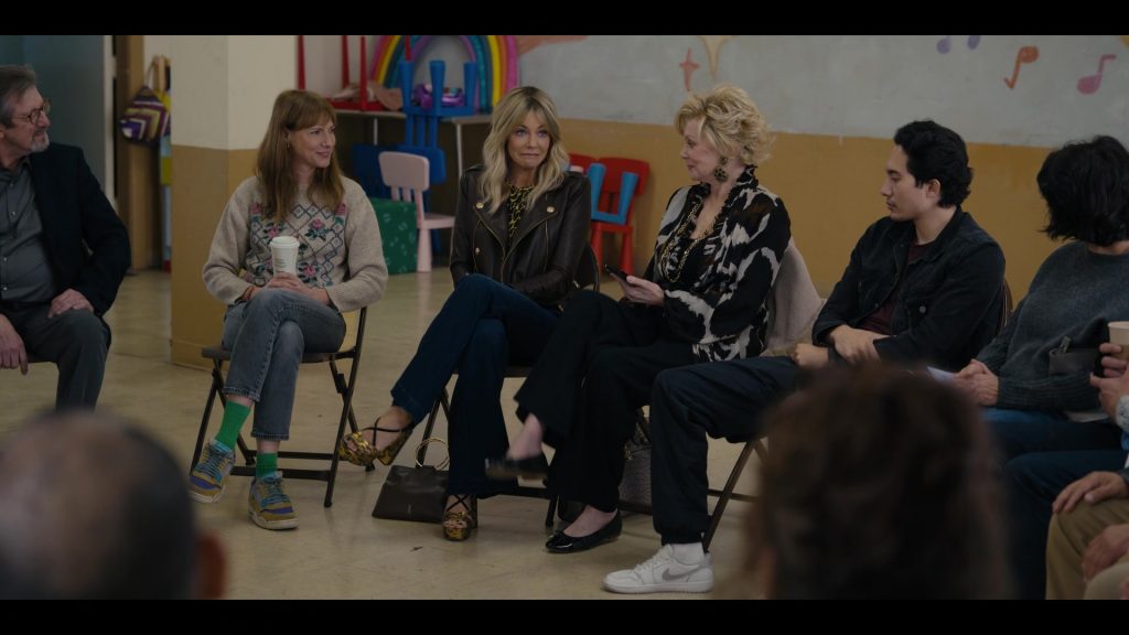 Nike Sneakers in Hacks S03E03 “The Roast Of Deborah Vance” (2024) (Image 4)